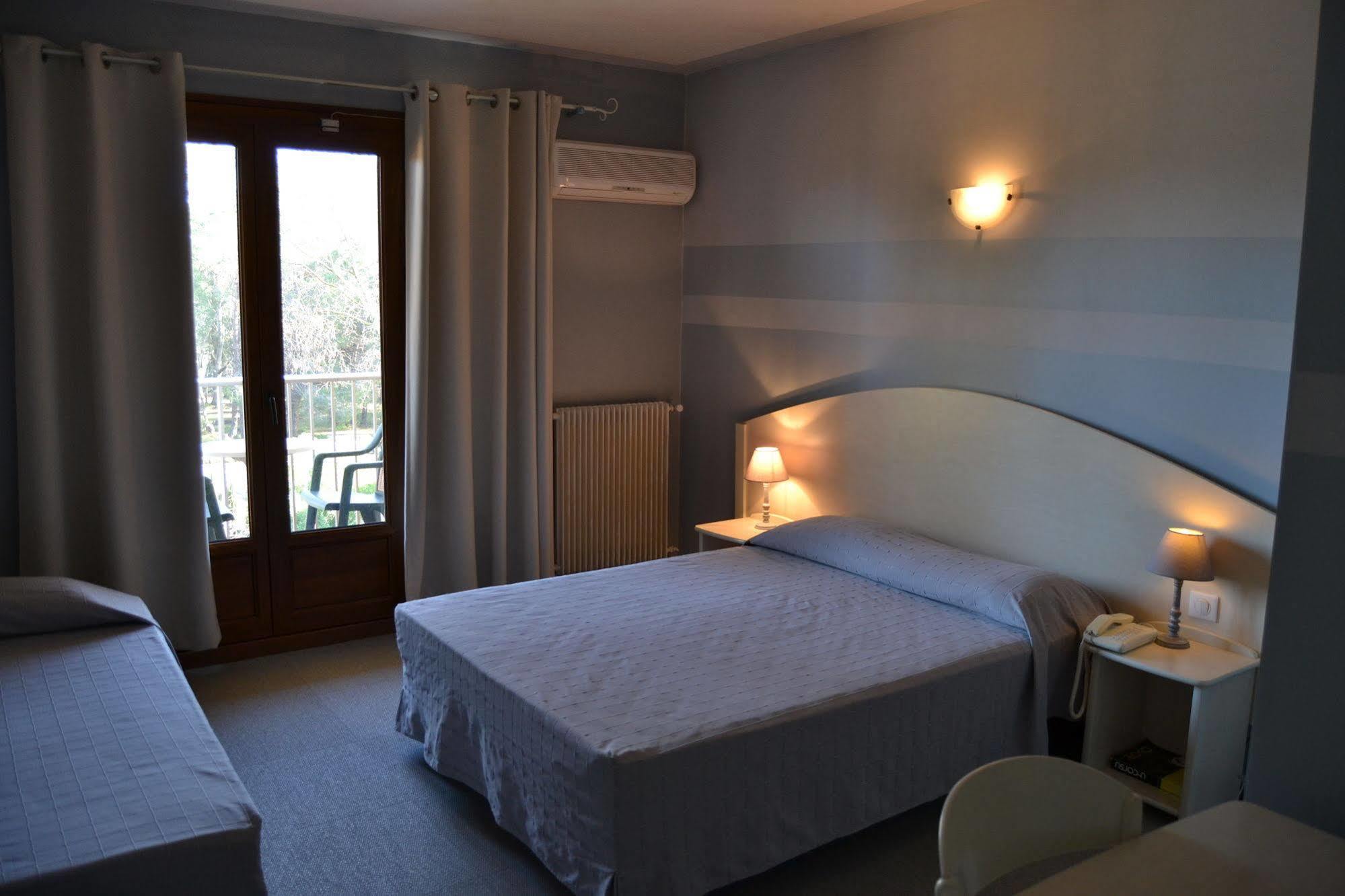 Hotel Cyrnea 칼비 외부 사진