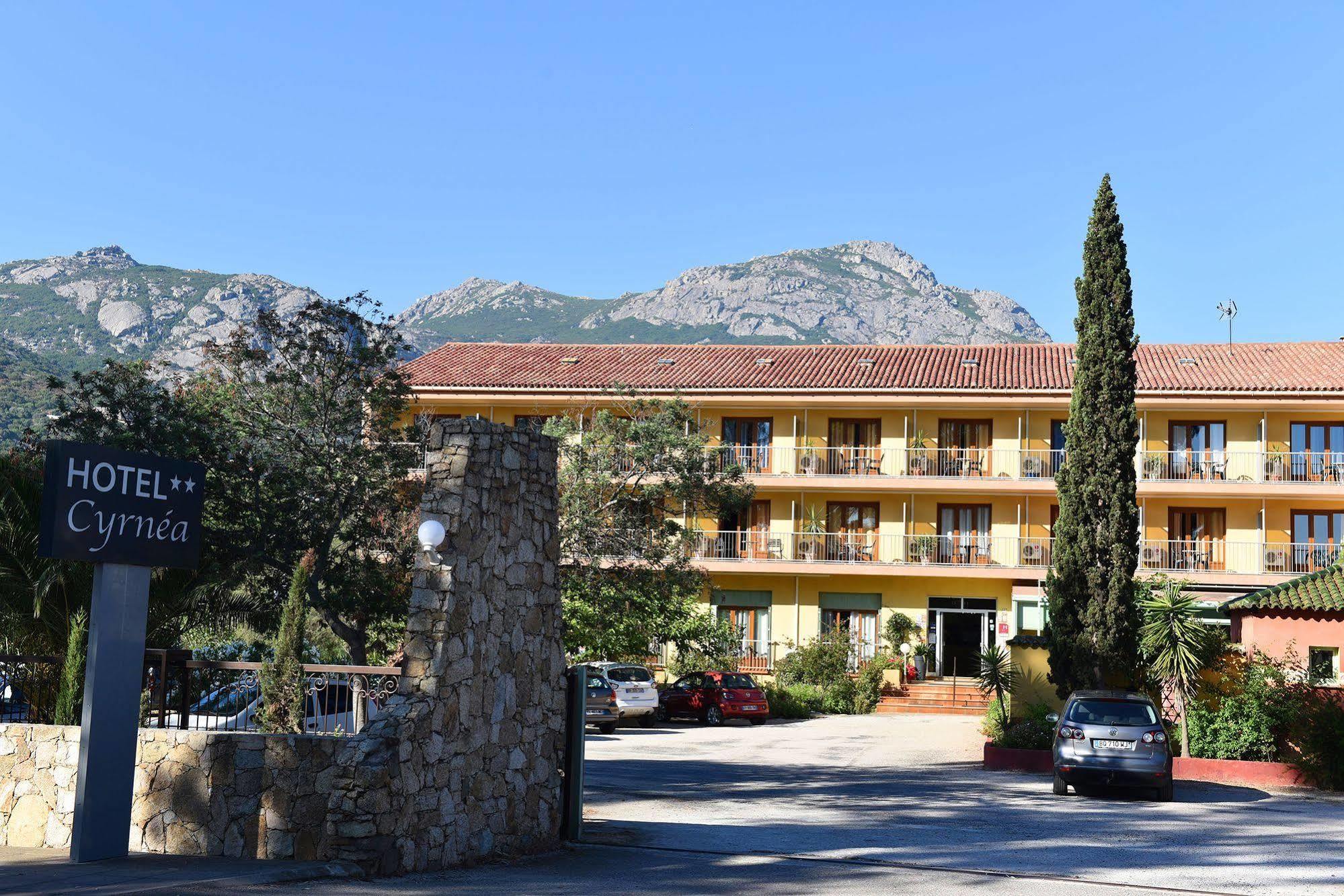 Hotel Cyrnea 칼비 외부 사진