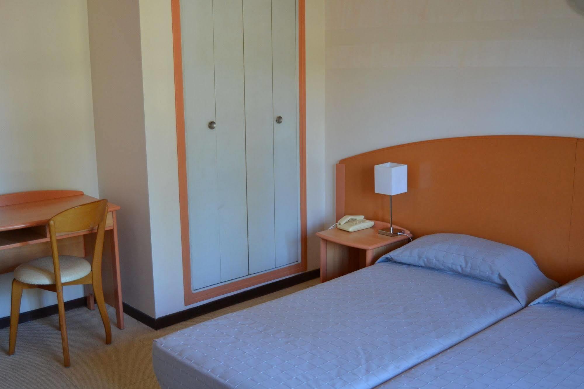 Hotel Cyrnea 칼비 외부 사진