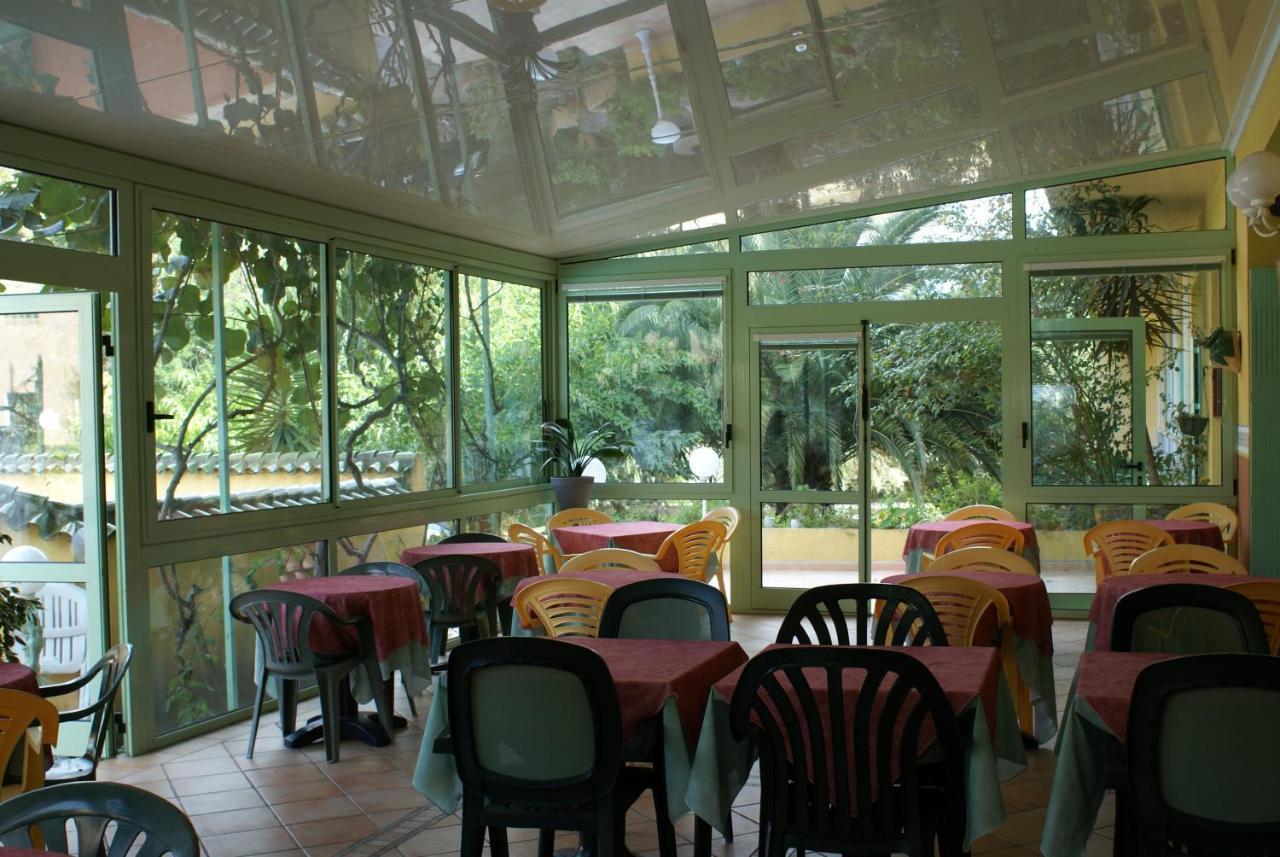 Hotel Cyrnea 칼비 외부 사진