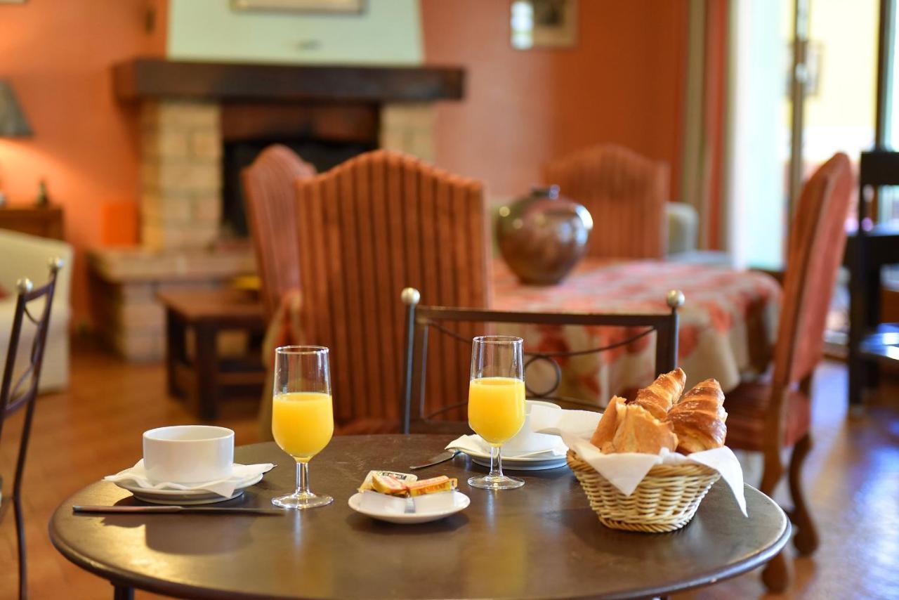 Hotel Cyrnea 칼비 외부 사진