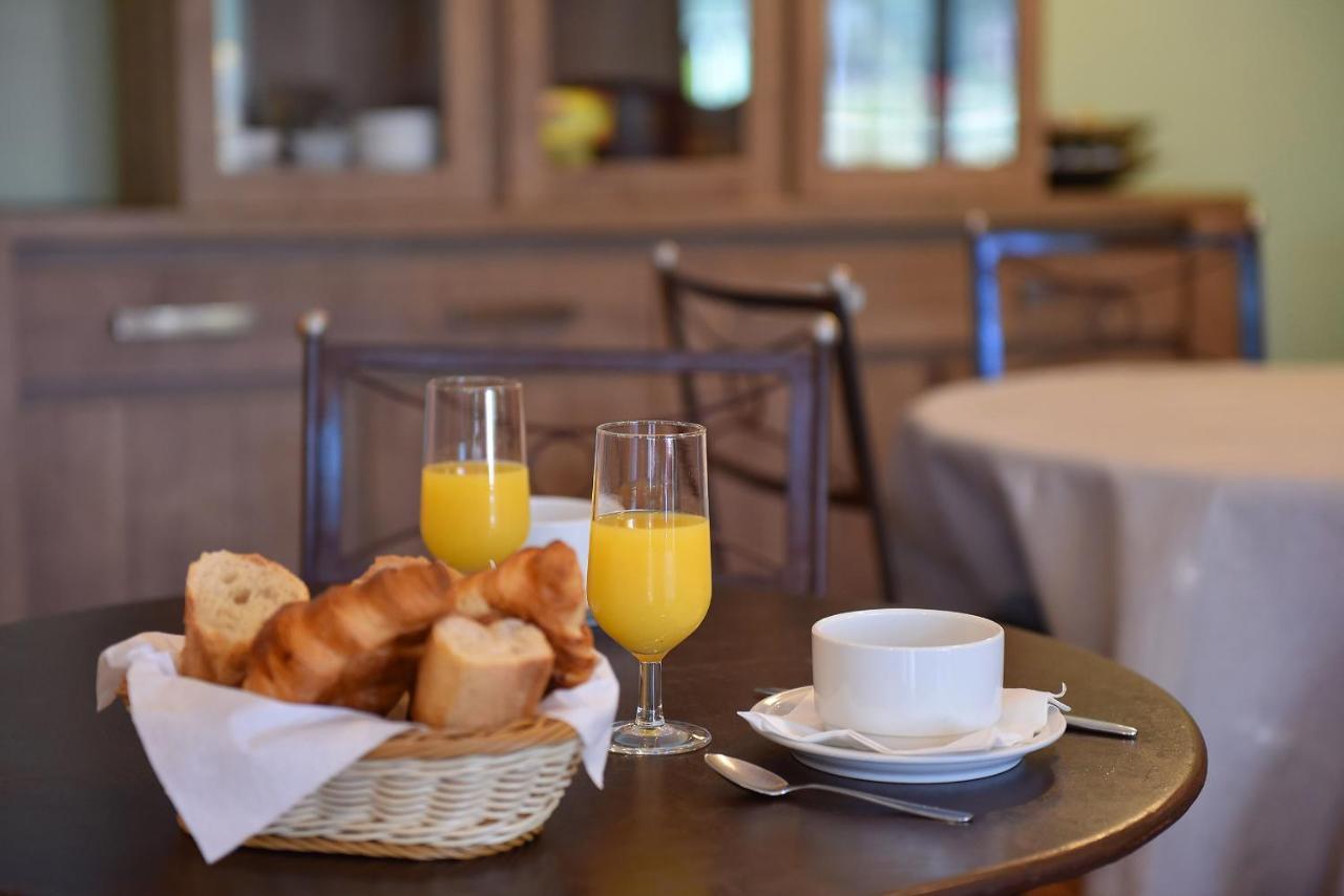 Hotel Cyrnea 칼비 외부 사진